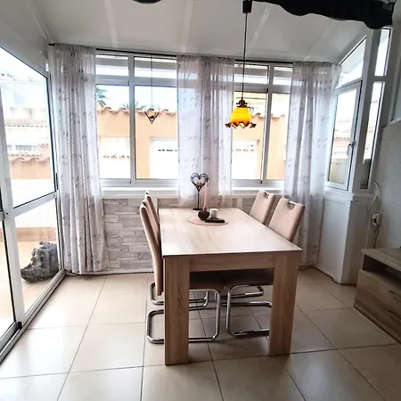 Pmt04 - Charming Quadro With Communal Pool Apartmán *